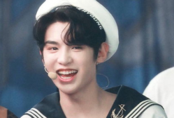 黄明昊吃瓜爆料图片,娱乐圈幕后真相大揭秘